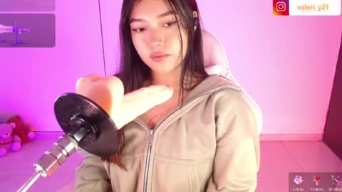 Snapshot of valeribell1 chatting on 06-12-26, 04:33 Valeri online show from 06-12-26, 04:33