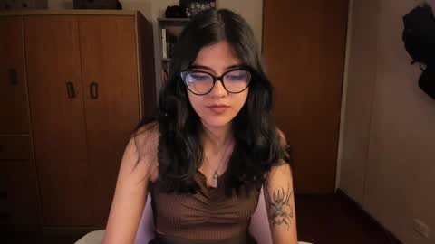 Snapshot of valerie__sky chatting on 01-04-25, 04:12 Val online show from 01-04-25, 04:12