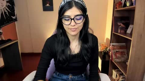 Snapshot of valerie__sky chatting on 02-25-25, 01:20 Val online show from 02-25-25, 01:20