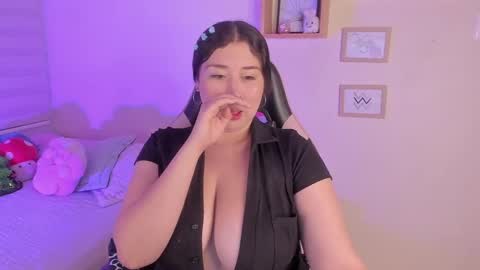 Snapshot of valerie_perez chatting on 12-18-24, 06:10 vale online show from 12-18-24, 06:10