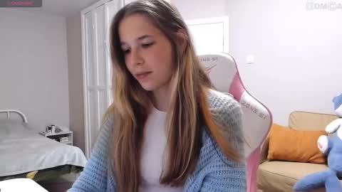 Snapshot of valeriebubbles chatting on 09-08-25, 10:09 Valerie online show from 09-08-25, 10:09