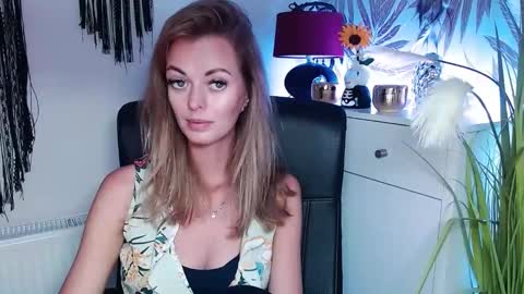 Snapshot of valerieluvsugar chatting on 12-02-24, 01:35 Valerie online show from 12-02-24, 01:35