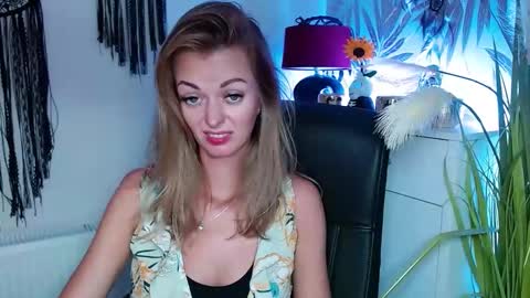 Snapshot of valerieluvsugar chatting on 12-02-24, 04:42 Valerie online show from 12-02-24, 04:42