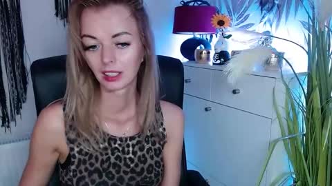 Snapshot of valerieluvsugar chatting on 12-03-24, 10:17 Valerie online show from 12-03-24, 10:17