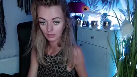 Snapshot of valerieluvsugar chatting on 12-03-24, 01:32 Valerie online show from 12-03-24, 01:32