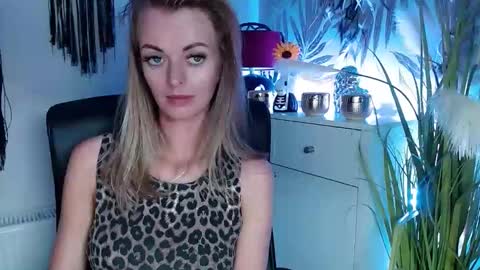 Snapshot of valerieluvsugar chatting on 12-03-24, 04:39 Valerie online show from 12-03-24, 04:39