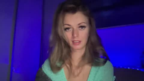 Snapshot of valerieluvsugar chatting on 12-16-24, 07:00 Valerie online show from 12-16-24, 07:00