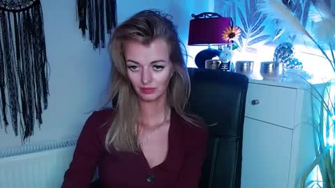 Snapshot of valerieluvsugar chatting on 12-30-24, 08:58 Valerie online show from 12-30-24, 08:58