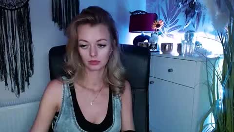 Snapshot of valerieluvsugar chatting on 01-14-25, 05:12 Valerie online show from 01-14-25, 05:12