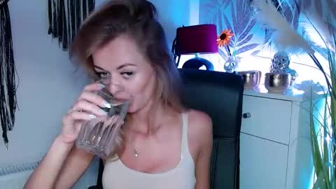 Snapshot of valerieluvsugar chatting on 02-04-25, 11:49 Valerie online show from 02-04-25, 11:49