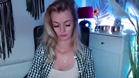 Snapshot of valerieluvsugar chatting on 02-04-25, 02:53 Valerie online show from 02-04-25, 02:53