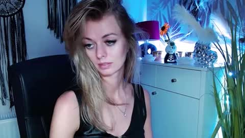 Snapshot of valerieluvsugar chatting on 02-20-25, 02:46 Valerie online show from 02-20-25, 02:46