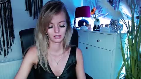 Snapshot of valerieluvsugar chatting on 02-20-25, 05:51 Valerie online show from 02-20-25, 05:51