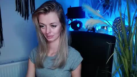 Snapshot of valerieluvsugar chatting on 03-06-25, 04:17 Valerie online show from 03-06-25, 04:17