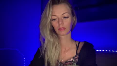 Snapshot of valerieluvsugar chatting on 09-11-25, 09:42 Valerie online show from 09-11-25, 09:42