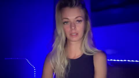 Snapshot of valerieluvsugar chatting on 09-12-25, 05:46 Valerie online show from 09-12-25, 05:46