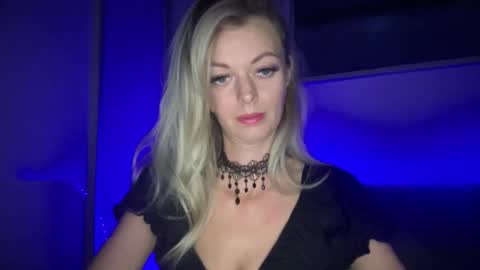 Snapshot of valerieluvsugar chatting on 09-29-25, 08:13 Valerie online show from 09-29-25, 08:13