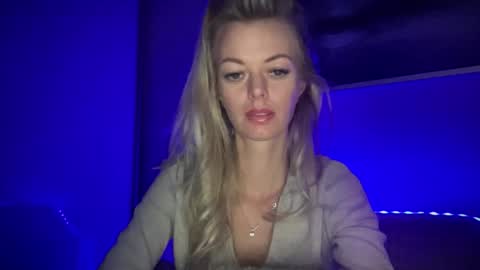 Snapshot of valerieluvsugar chatting on 11-26-25, 09:32 Valerie online show from 11-26-25, 09:32