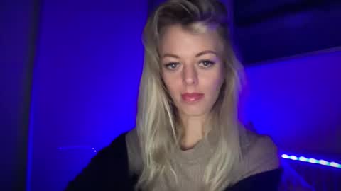 Snapshot of valerieluvsugar chatting on 11-28-25, 09:56 Valerie online show from 11-28-25, 09:56