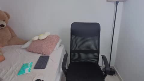 Juli C online show from 10-24-25, 12:19