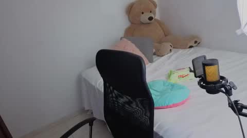 valerihouse_ online show from 05-14-26, 02:07