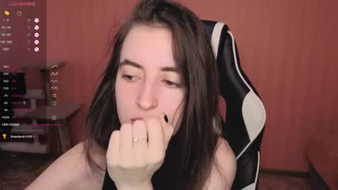 Snapshot of valeritiio chatting on 10-17-25, 03:42 valeritiio online show from 10-17-25, 03:42