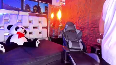 Snapshot of valery_and_dani chatting on 01-31-25, 11:45 valery_and_dani online show from 01-31-25, 11:45