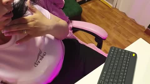 valery cute 18 online show from 01-06-26, 10:52