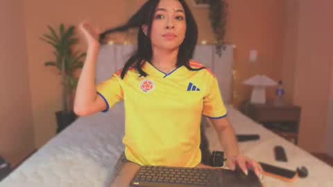 Snapshot of valerycolins chatting on 06-24-26, 05:50 call me Maria online show from 06-24-26, 05:50