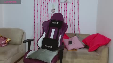 Snapshot of valerysimon chatting on 01-28-25, 10:56 Valery S online show from 01-28-25, 10:56