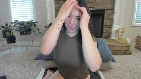 Snapshot of valerysquirt_19 chatting on 02-02-25, 02:24 valerie online show from 02-02-25, 02:24