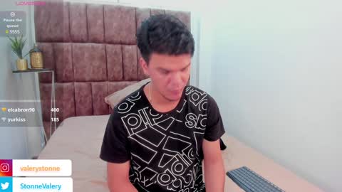 Snapshot of valerystonne_ chatting on 01-31-25, 12:17 Valery Stonne online show from 01-31-25, 12:17