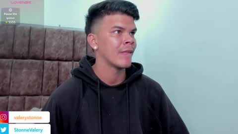 Snapshot of valerystonne_ chatting on 02-08-25, 08:32 Valery Stonne online show from 02-08-25, 08:32