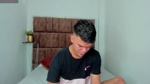 Snapshot of valerystonne_ chatting on 02-17-25, 08:04 Valery Stonne online show from 02-17-25, 08:04