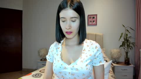 Snapshot of vallejo_macarena chatting on 12-17-24, 02:23 Macarena online show from 12-17-24, 02:23