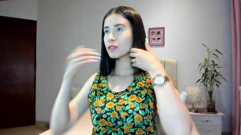 Snapshot of vallejo_macarena chatting on 02-18-25, 01:54 Macarena online show from 02-18-25, 01:54
