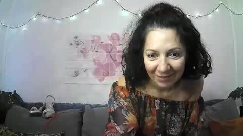 Snapshot of valleriwind chatting on 05-14-26, 02:07 ValleriWind online show from 05-14-26, 02:07
