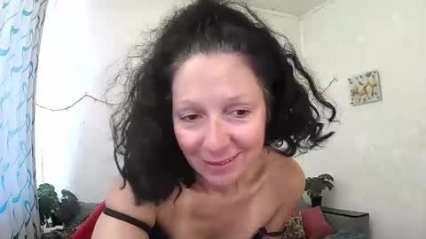 Snapshot of valleriwind chatting on 05-18-26, 11:27 ValleriWind online show from 05-18-26, 11:27