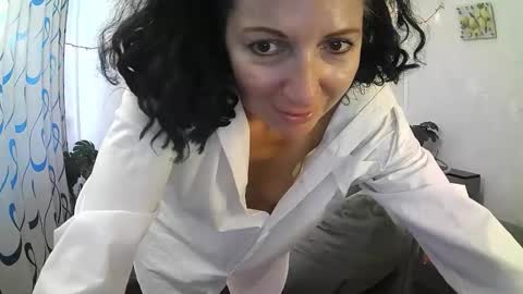 Snapshot of valleriwind chatting on 05-19-26, 01:56 ValleriWind online show from 05-19-26, 01:56