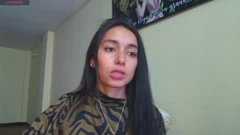 Snapshot of vallery_evanss chatting on 02-18-26, 10:06 Taty independent account online show from 02-18-26, 10:06