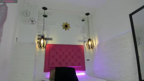 Snapshot of valloletsamar chatting on 12-27-24, 11:17 Vallolet Peach  online show from 12-27-24, 11:17