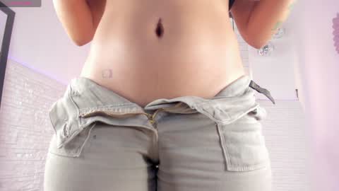 Snapshot of valloletsamar chatting on 12-28-24, 12:13 Vallolet Peach  online show from 12-28-24, 12:13