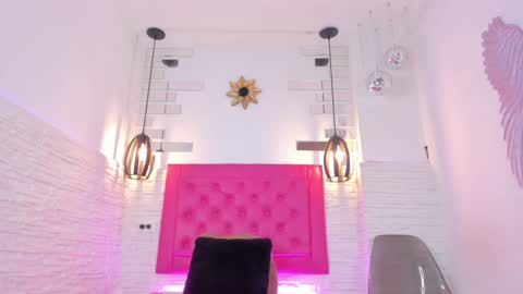 Snapshot of valloletsamar chatting on 01-24-25, 11:37 Vallolet Peach  online show from 01-24-25, 11:37