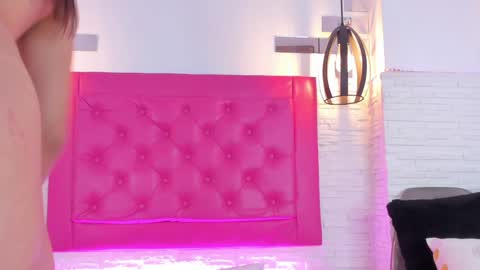 Snapshot of valloletsamar chatting on 01-31-25, 02:39 Vallolet Peach  online show from 01-31-25, 02:39