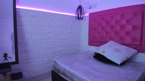 Snapshot of valloletsamar chatting on 02-08-25, 11:12 Vallolet Peach  online show from 02-08-25, 11:12