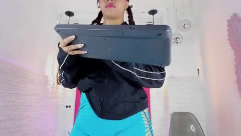 Snapshot of valloletsamar chatting on 02-09-25, 11:14 Vallolet Peach  online show from 02-09-25, 11:14