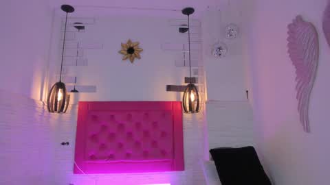 Snapshot of valloletsamar chatting on 02-15-25, 11:39 Vallolet Peach  online show from 02-15-25, 11:39