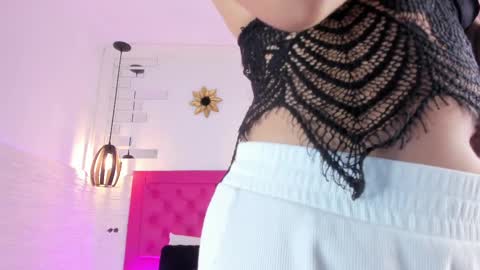 Snapshot of valloletsamar chatting on 02-28-25, 11:36 Vallolet Peach  online show from 02-28-25, 11:36