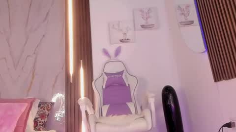 Snapshot of valloletsamar chatting on 09-12-25, 11:21 Vallolet Peach  online show from 09-12-25, 11:21