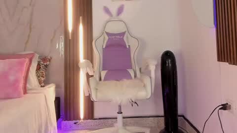 Snapshot of valloletsamar chatting on 09-14-25, 12:04 Vallolet Peach  online show from 09-14-25, 12:04